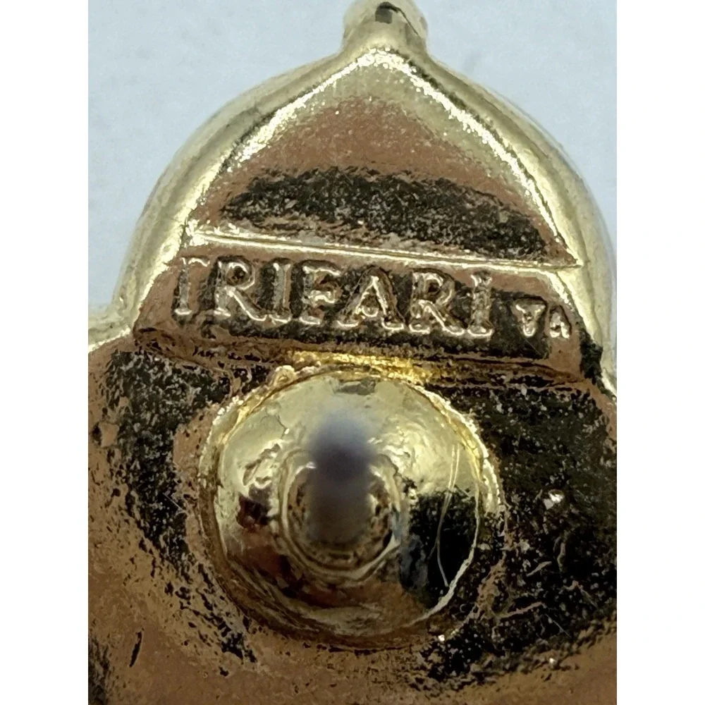 Signed Trifari Vintage Cluster Pearl Stud Earrings Pierced Gold‎ Tone Glam